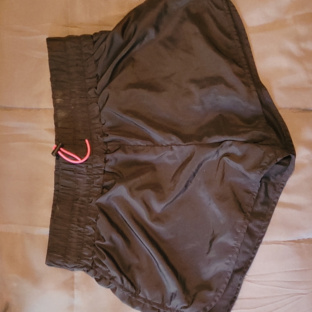 Medium No boundaries shorts
